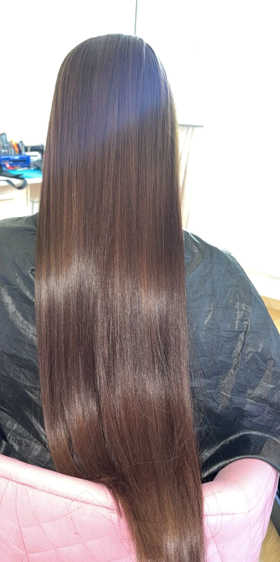 Lissage capillaire sur cheveux très longs châtain chocolat au studio M_studioliss